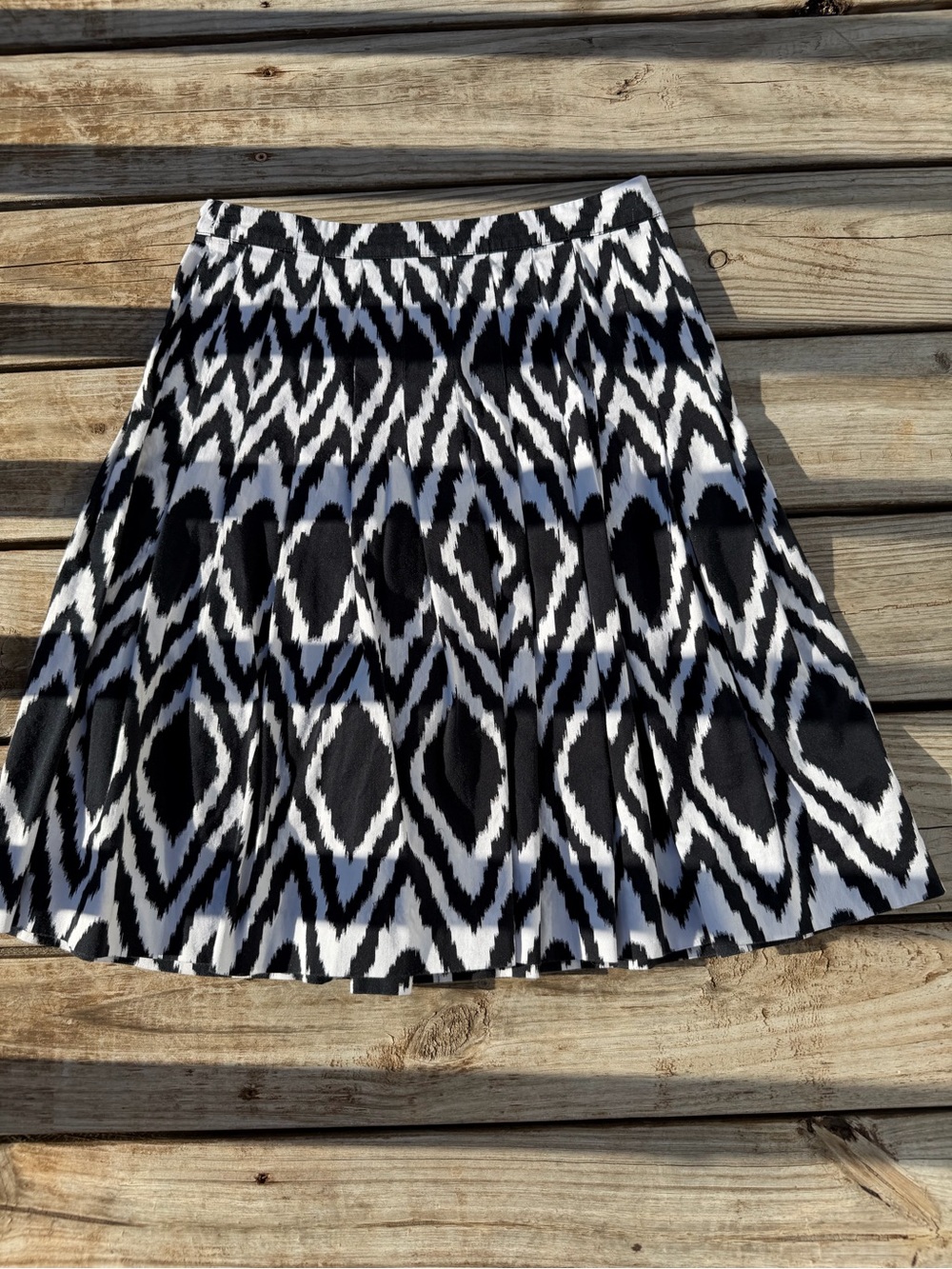 Talbots Black White Ikat‎ Print Pleated A-Line Skirt Size 2